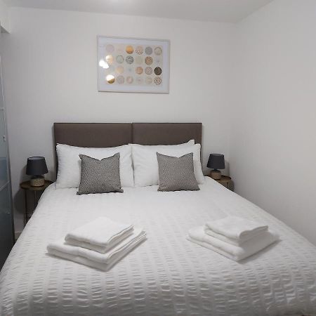 Lovely 1-Bedroom Condo With Parking On Premises Minworth Exterior foto